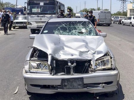 Sabirabadda baş həkimin oğlu avtomobillə ana və qızını vuraraq öldürüb