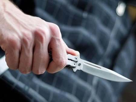 Bakıda kişiyə bıçaq çəkib 500 manat pulunu aldılar