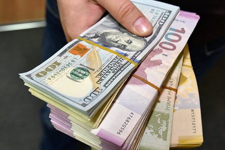 Neftdən asılı manat hər zaman basqı altındadır... - TƏHLİL