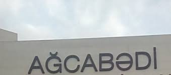 Keçmiş başçının qohumları meydan sulayır