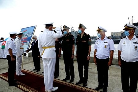 Bir tərəfdən irad bildiririk ki, niyə Rusiya işğalçıya hərbi texnika göndər ...