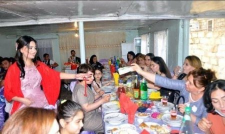 Ağdam rayon Təhsil Şöbəsinin müdirəsi karantində nişan və toy mərasimi keçi ...