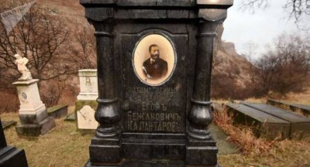 Ermənilər Lavrova babalarının qəbrini göstərdi - VİDEO