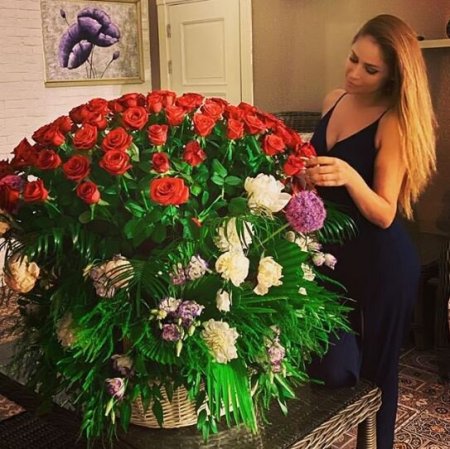 Sevgilisindən Nigar Camala hədiyyə