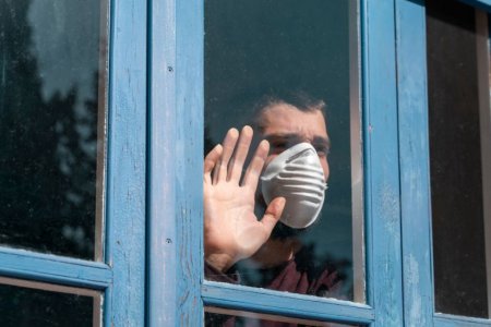“Allah bizə dedi ki, “girin evlərinizə, sizi görməyim!”