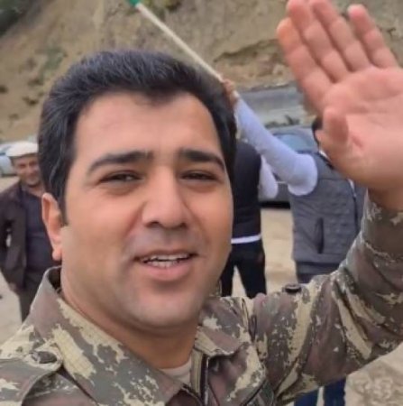 Əməkdar artist cəbhəyə yola düşdü: “Qarabağlıyam, 30 ildir ki, vətənimin az ...