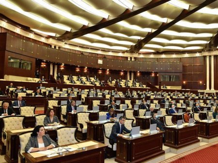 Büdcə müzakirələri gecikir...