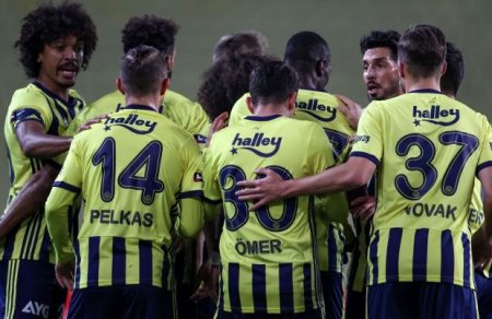 “Fənərbaxça”nın 3 futbolçusunda COVID-19 aşkarlandı
