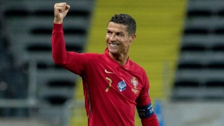 Ronaldu rəsmi oyunlarda vurduğu qollar sayına görə rekordsmen oldu