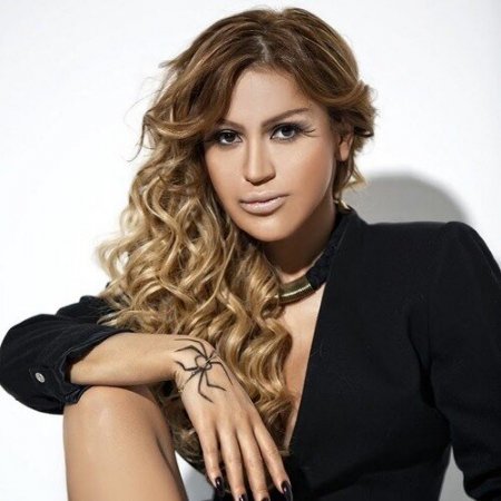 Rəqsanə bahalı avtomobilini NÜMAYİŞ ETDİRDİ - FOTO