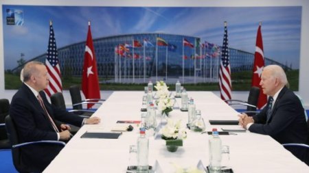 Türkiyə ən azı 15 ölkəyə görə məsuliyyət daşıyır - Ərdoğanla Bayden görüşün ...