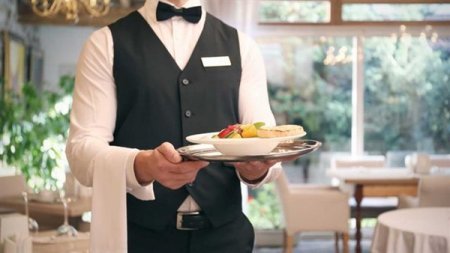 “Arvadı ilə gələnə bir qiymət, məşuqəsi ilə gələnə başqa...”